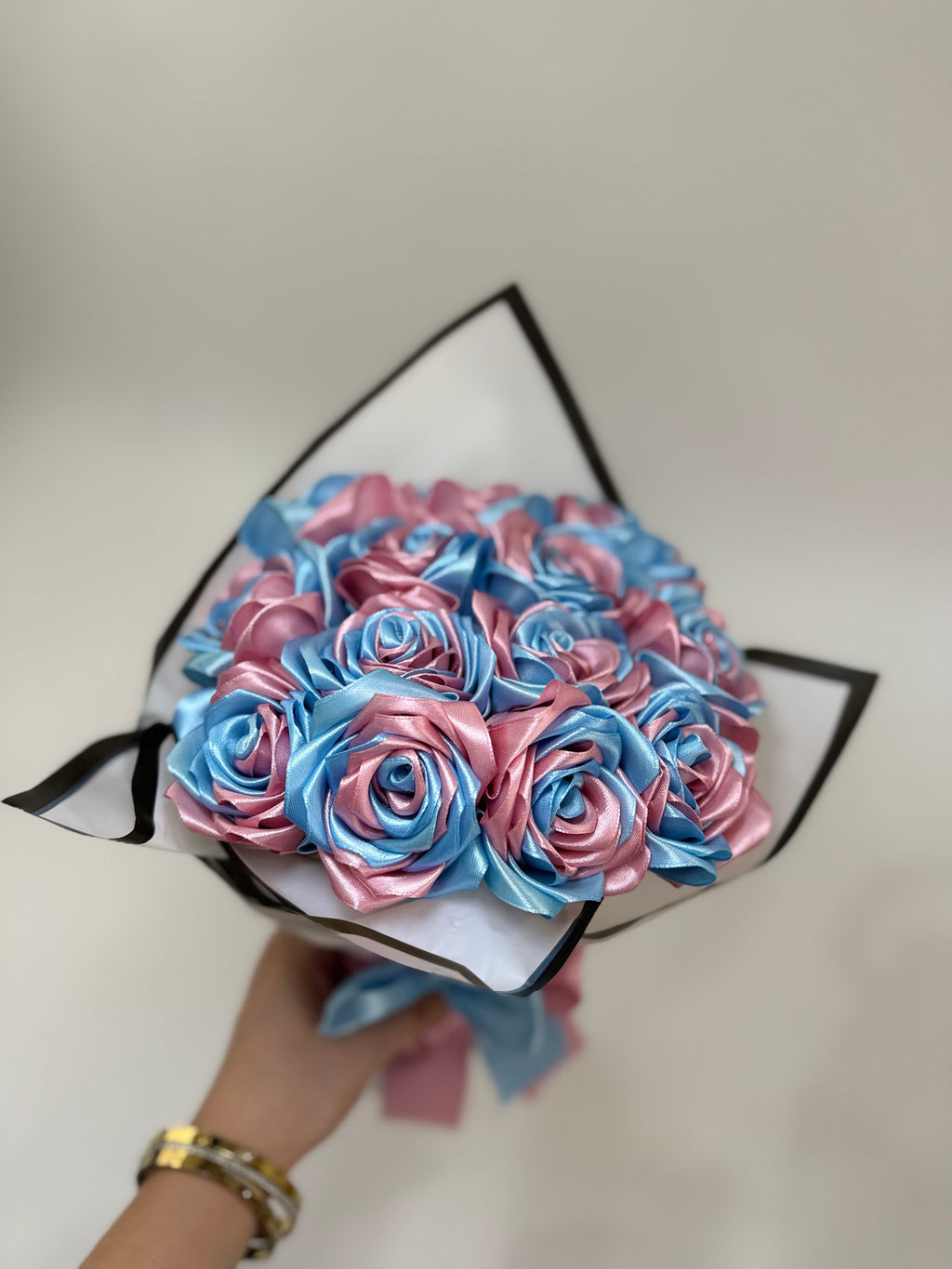 Bouquet de fleurs en satin mira