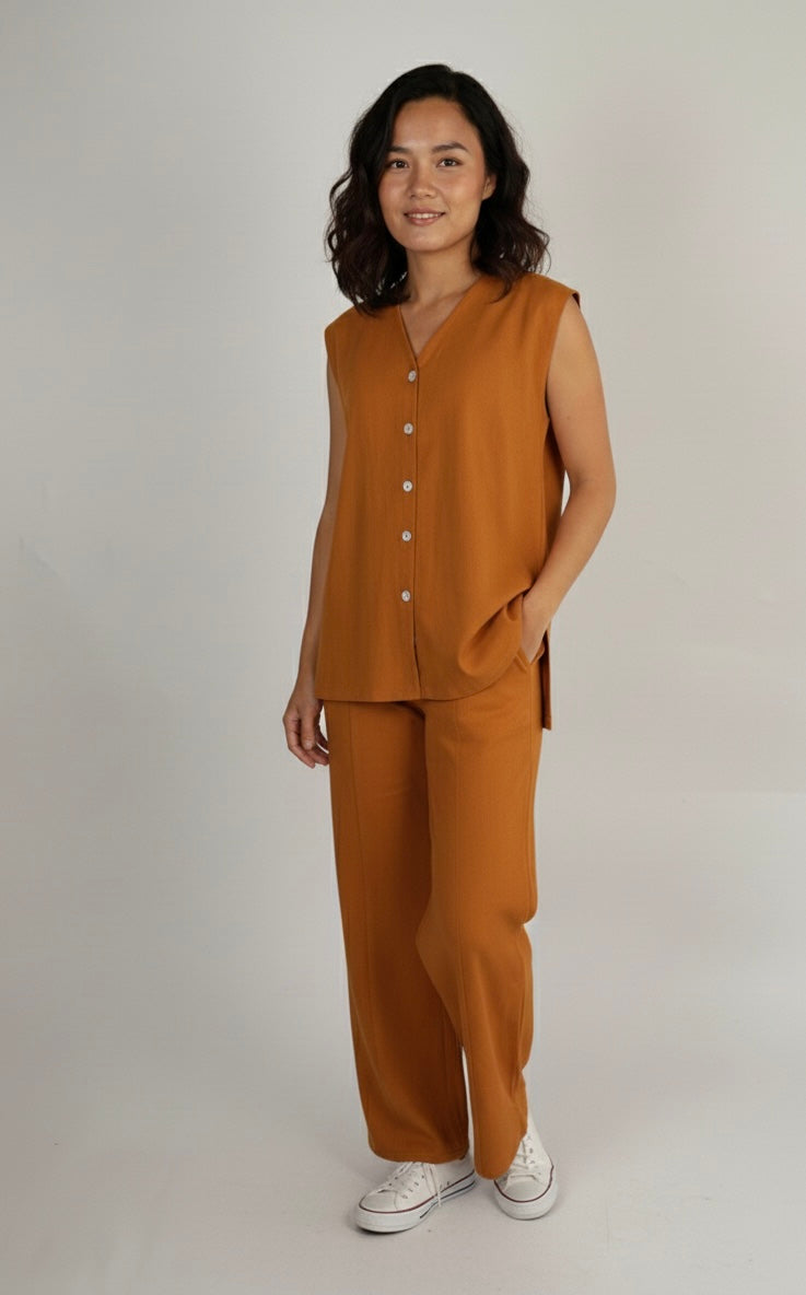 gilet et son pantalon boutonné