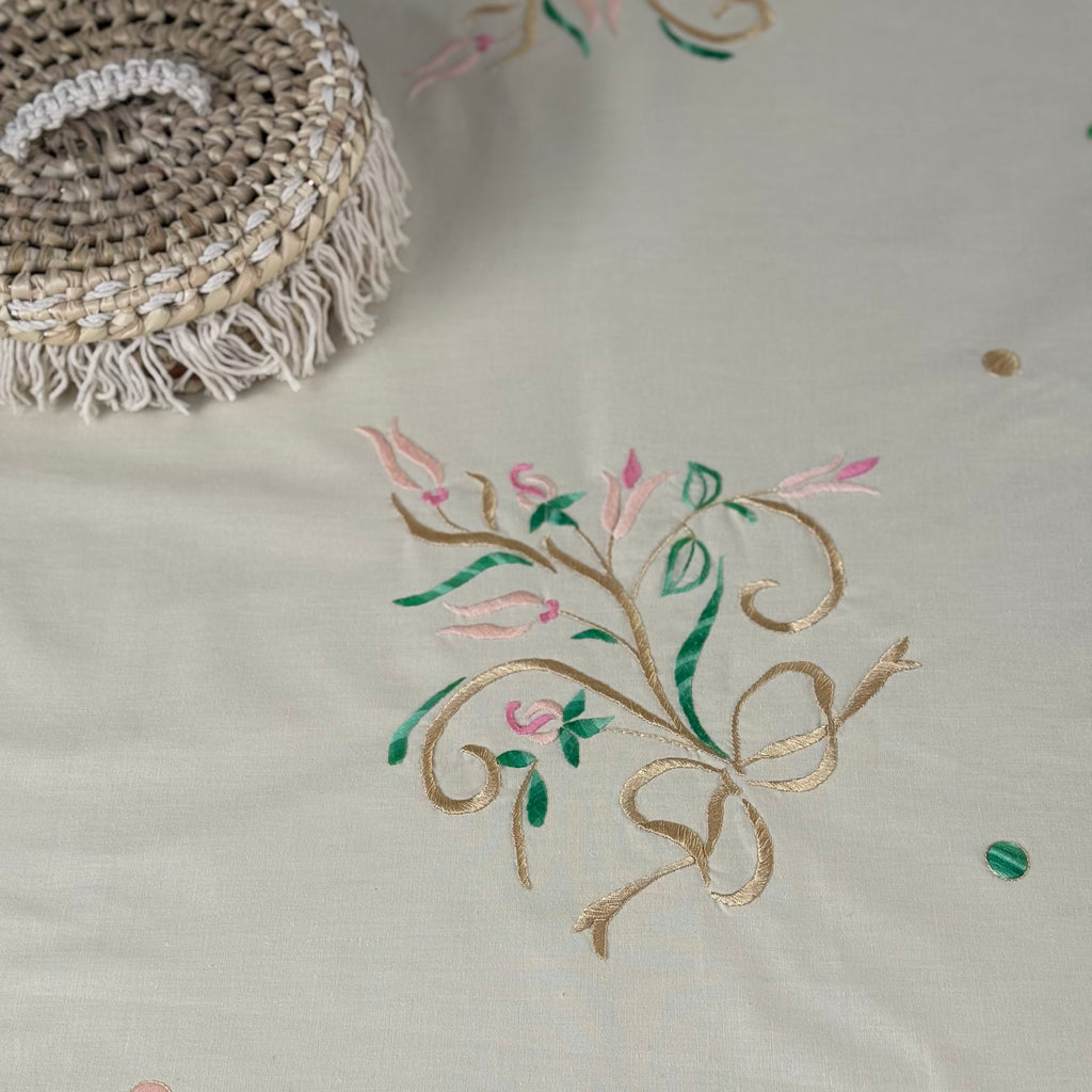 Nappe Brodée Bouquets Dorés