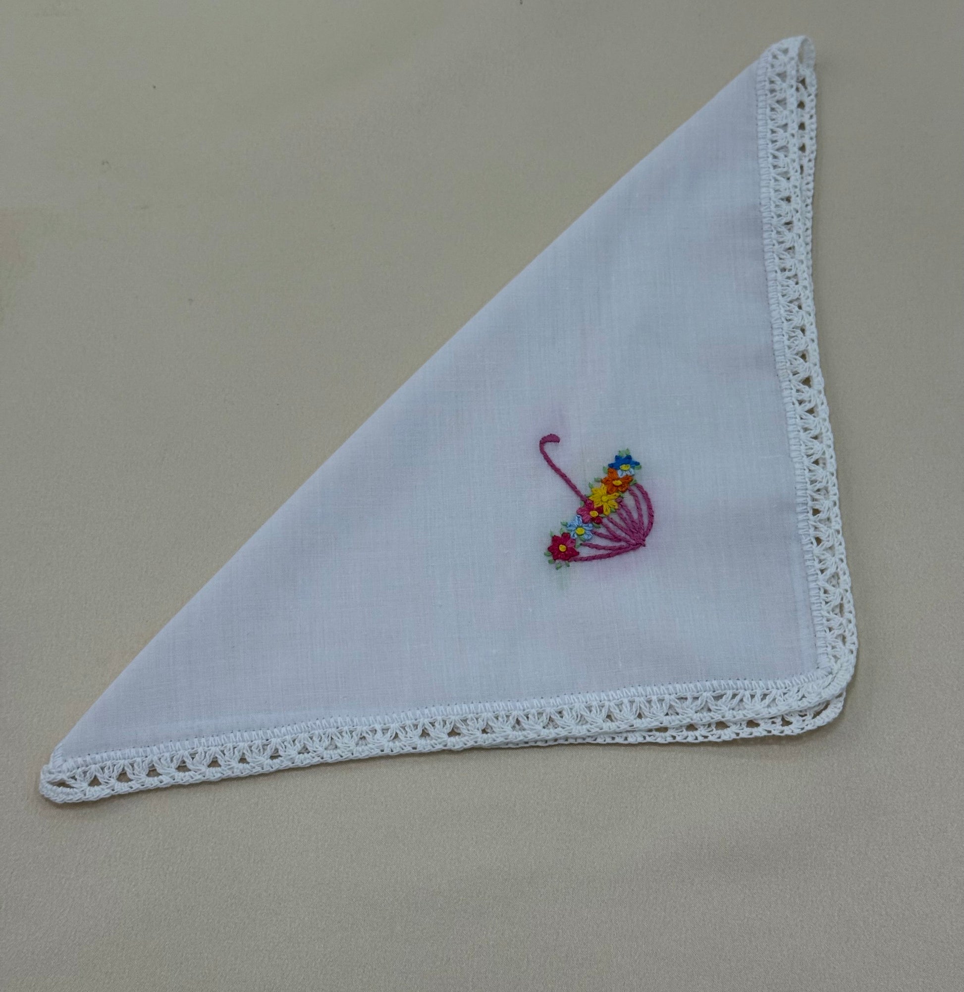 Des mouchoirs brodés a la main