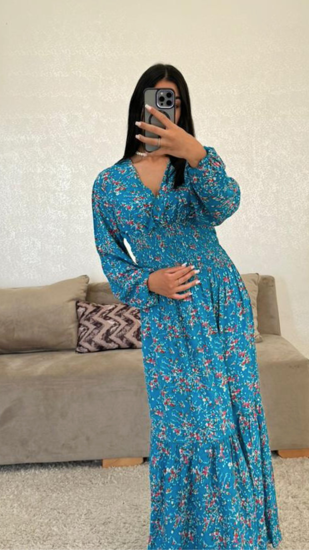 Robe bleue à fleurs