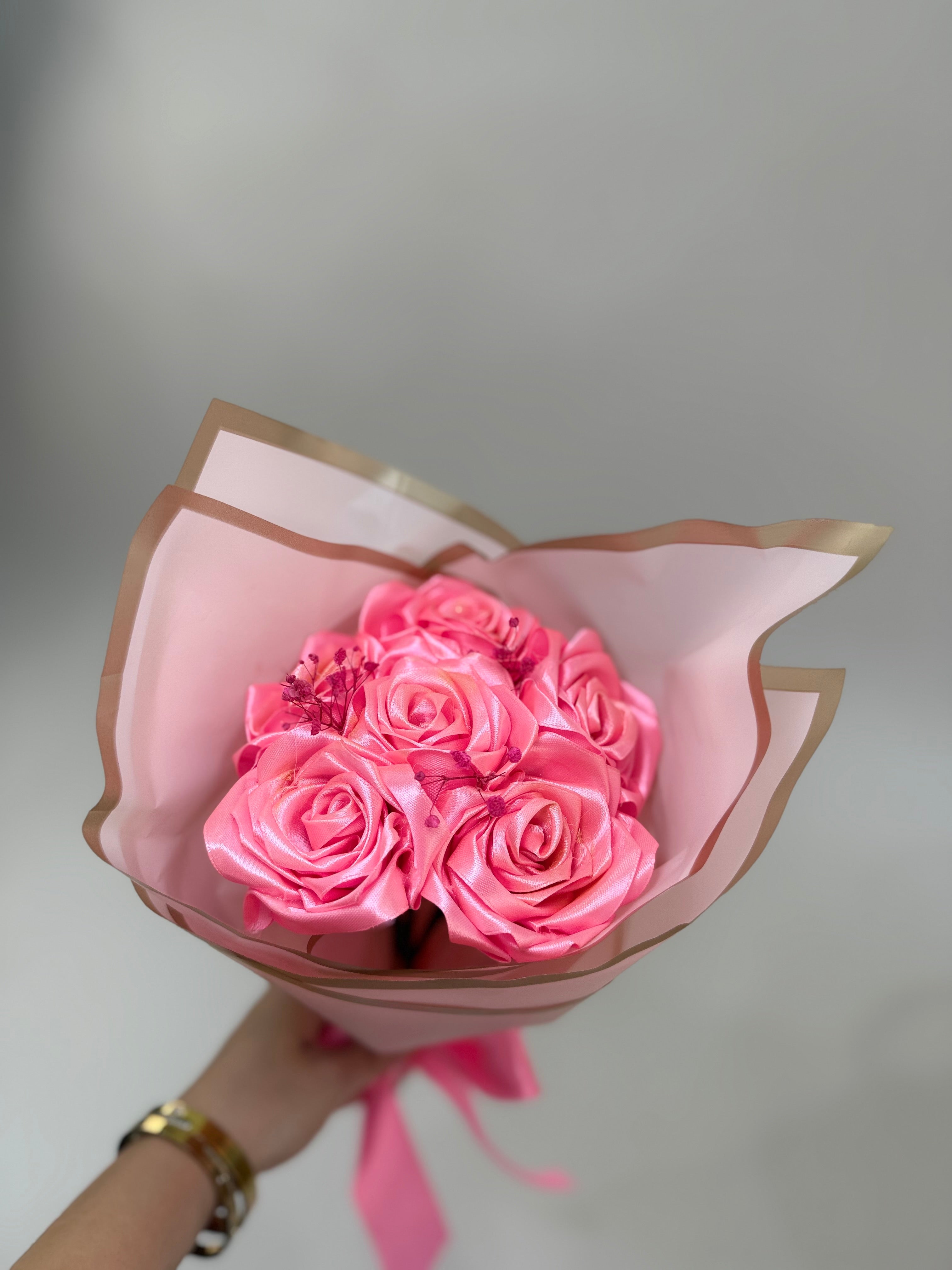 Bouquet de fleurs en satin mira