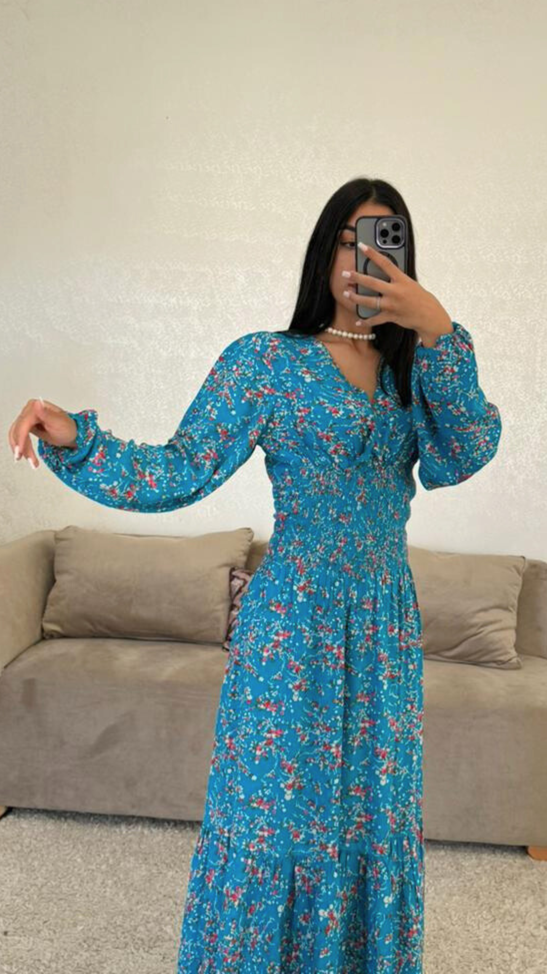 Robe bleue à fleurs