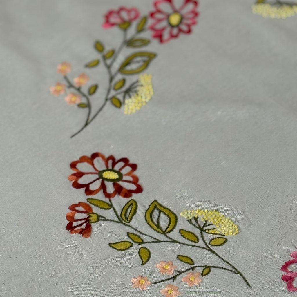 Nappe  de Table Brodé Jardin Printanier
