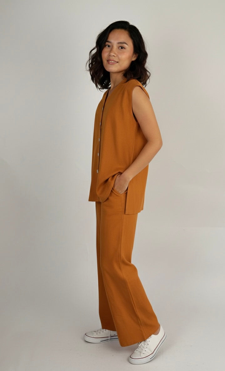 gilet et son pantalon boutonné