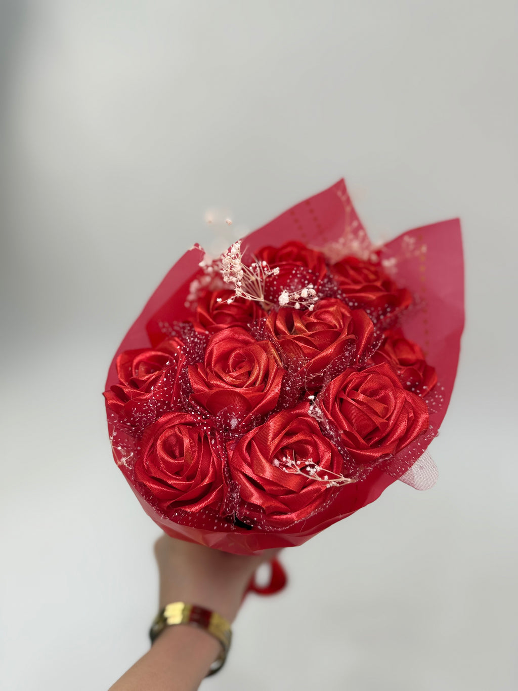 Bouquet de fleurs en satin mira