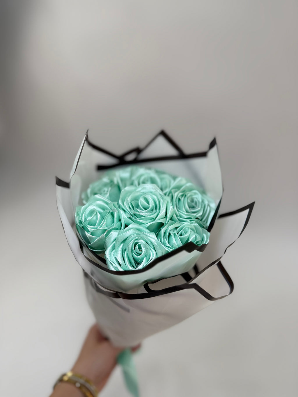 Bouquet de fleurs en satin mira