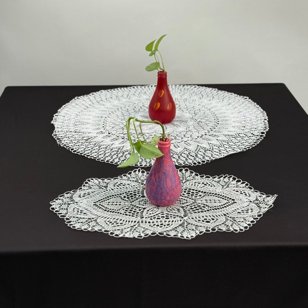 Deux napperons en aiguilles