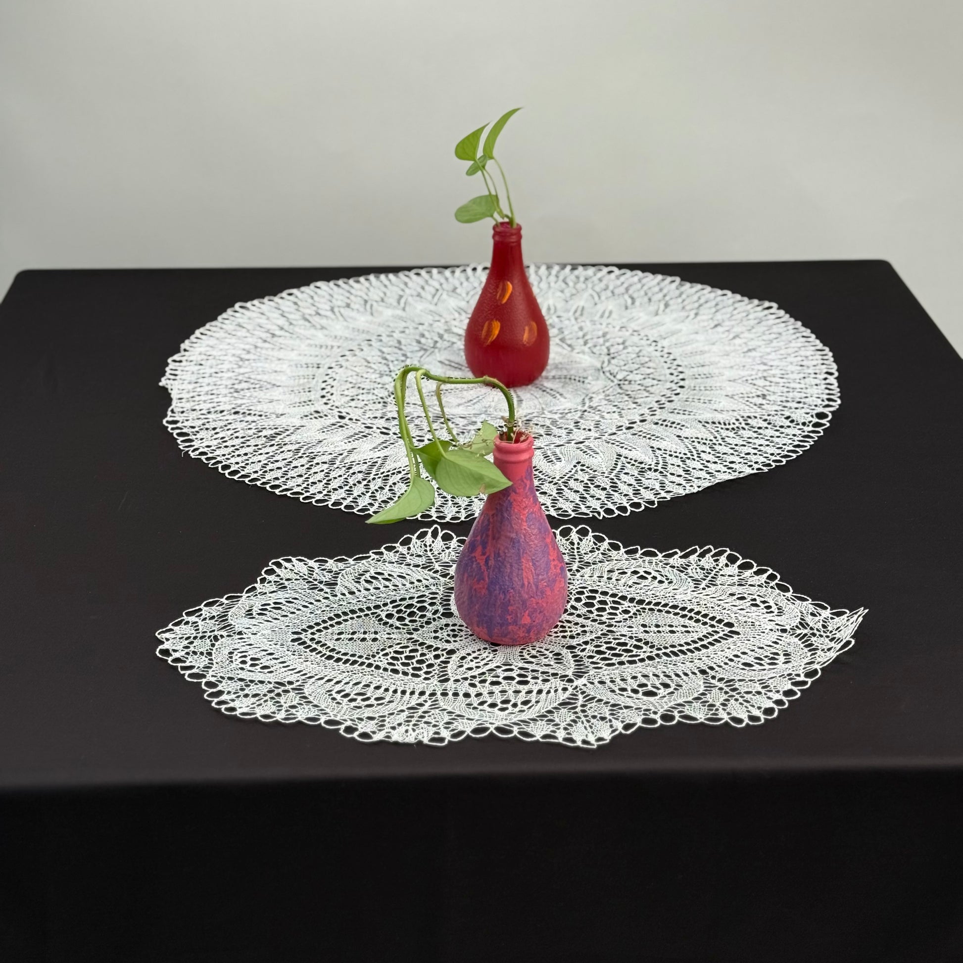 Deux napperons en aiguilles