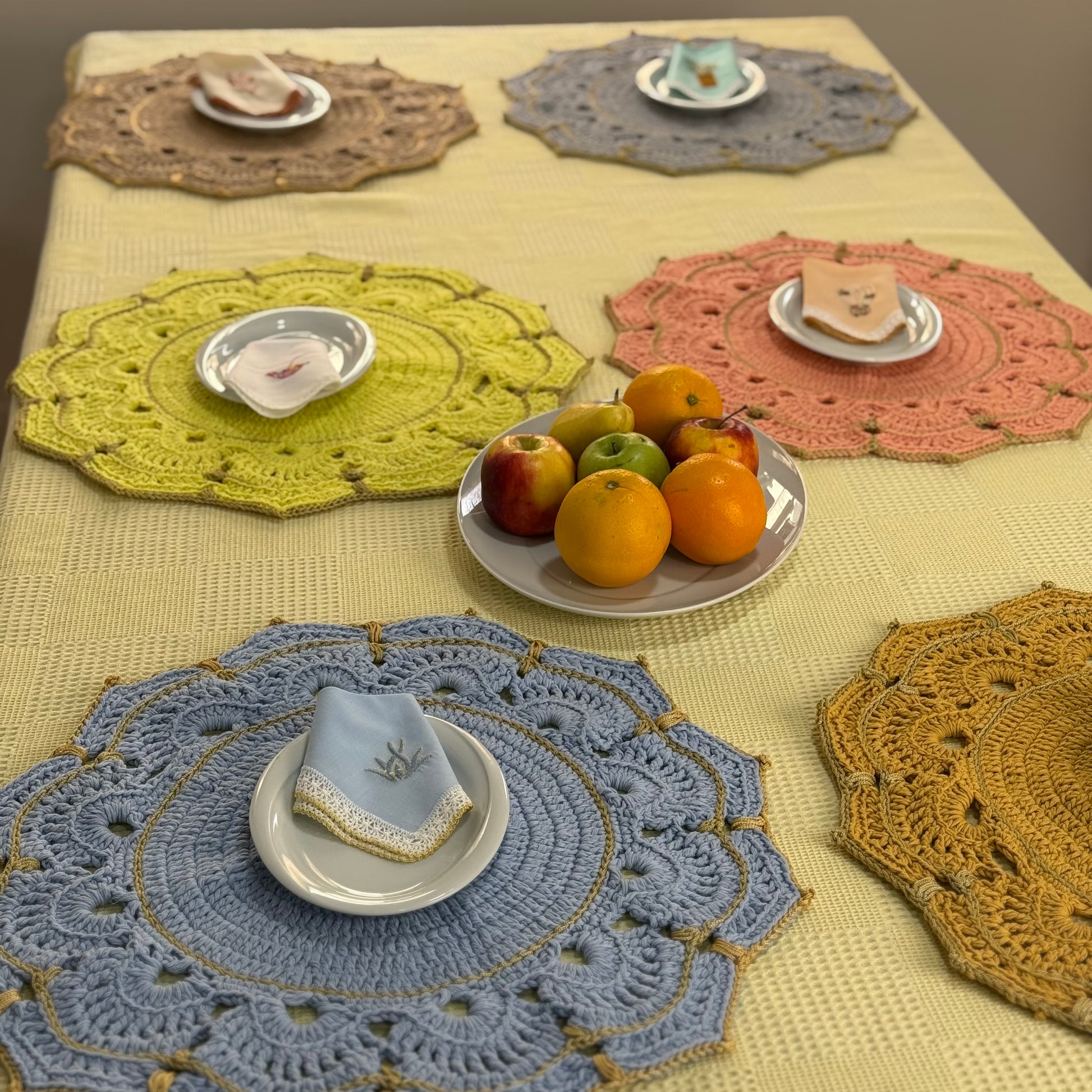 Série Sets de table au crochet colorés