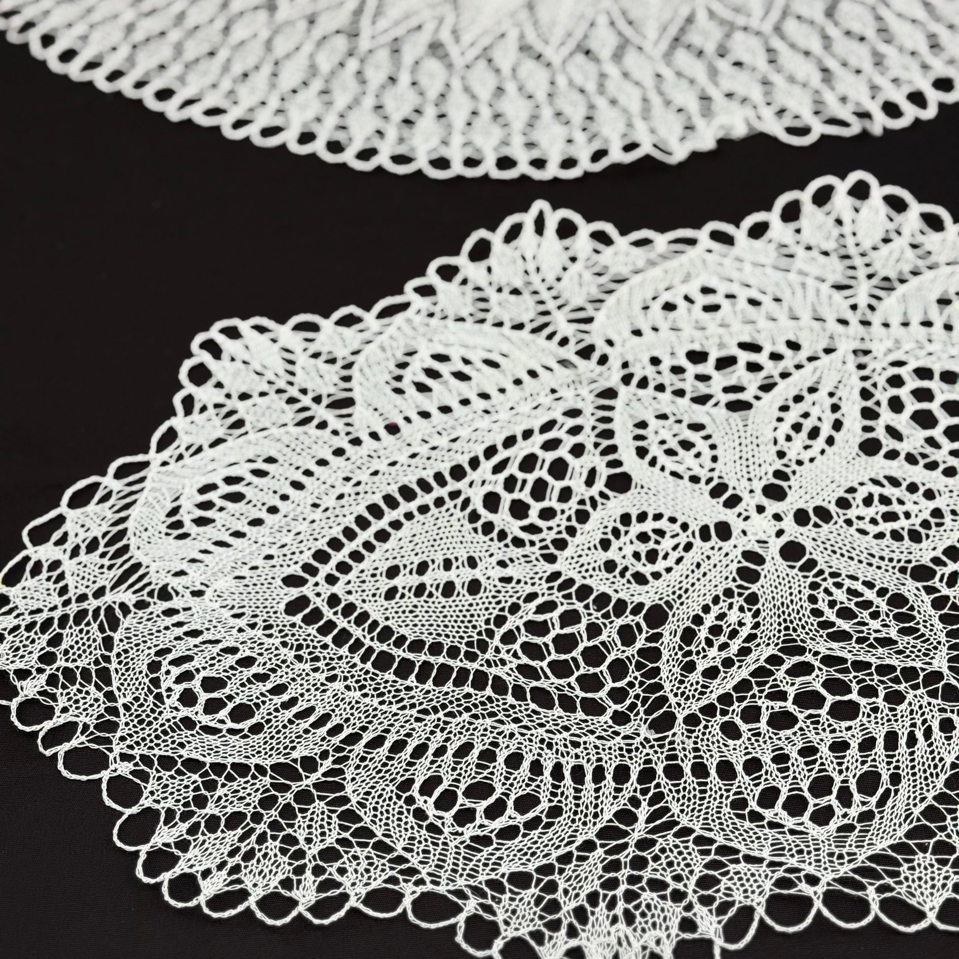 Deux napperons en aiguilles