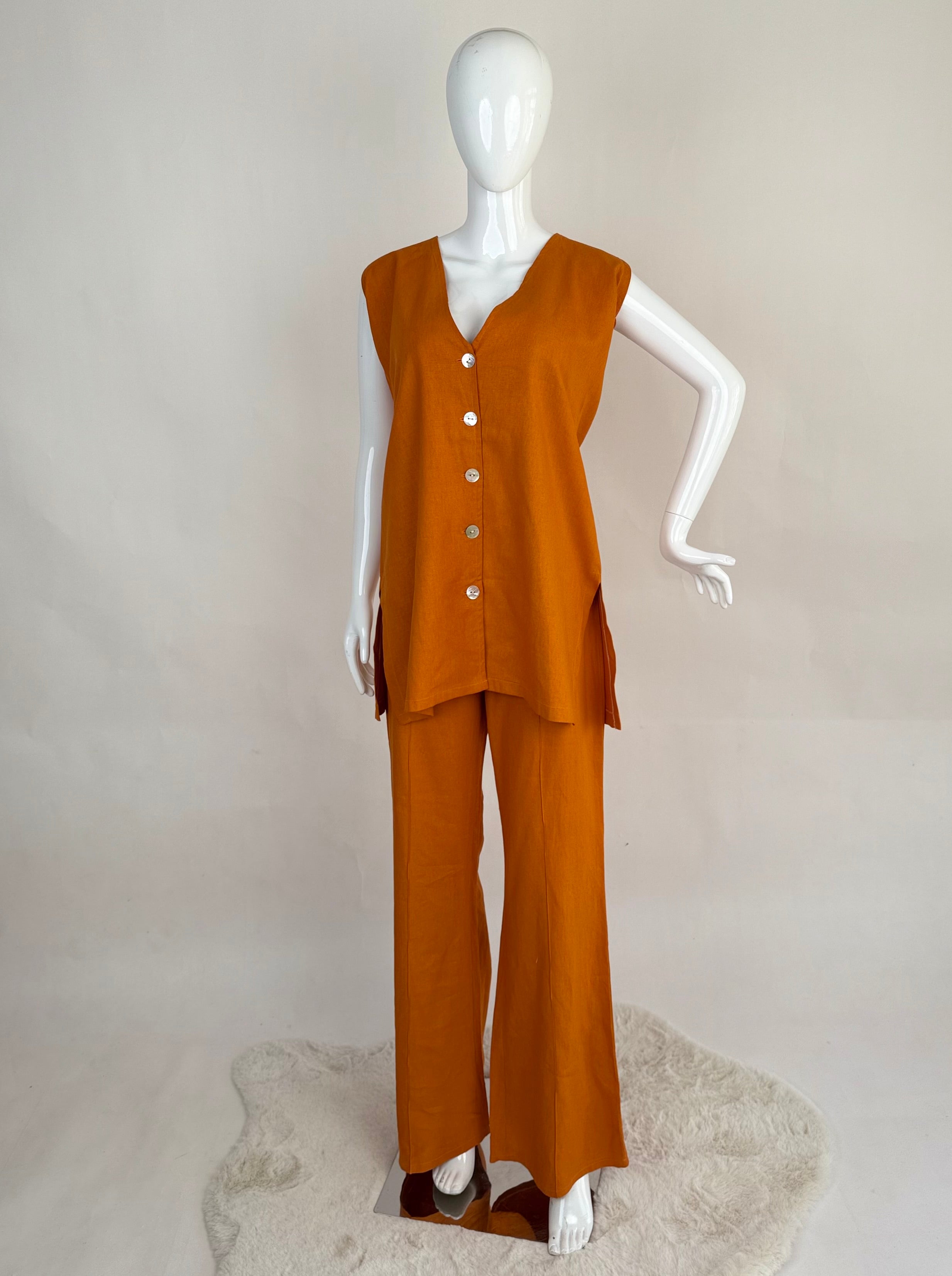 gilet et son pantalon boutonné