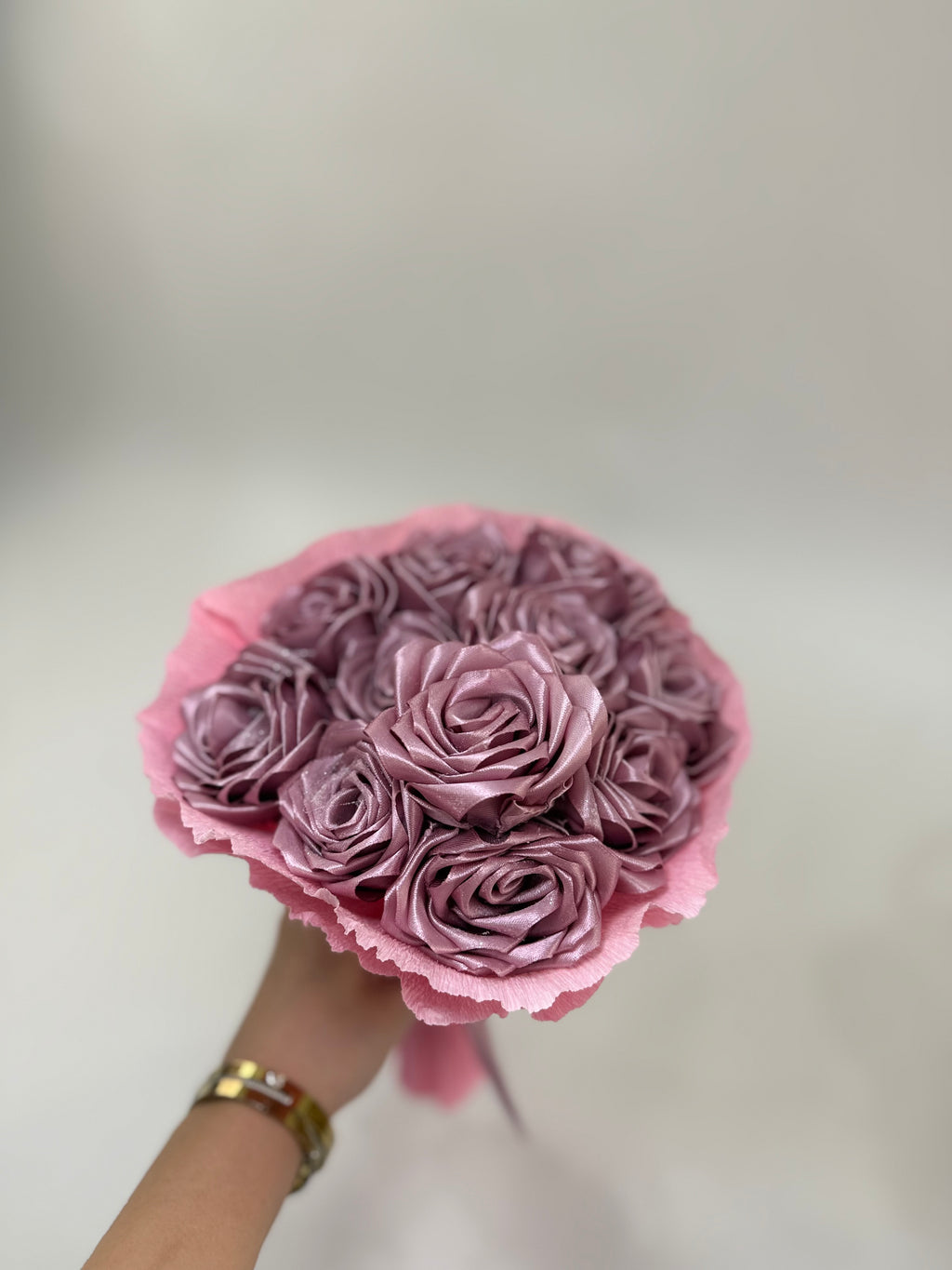 Bouquet de fleurs en satin mira