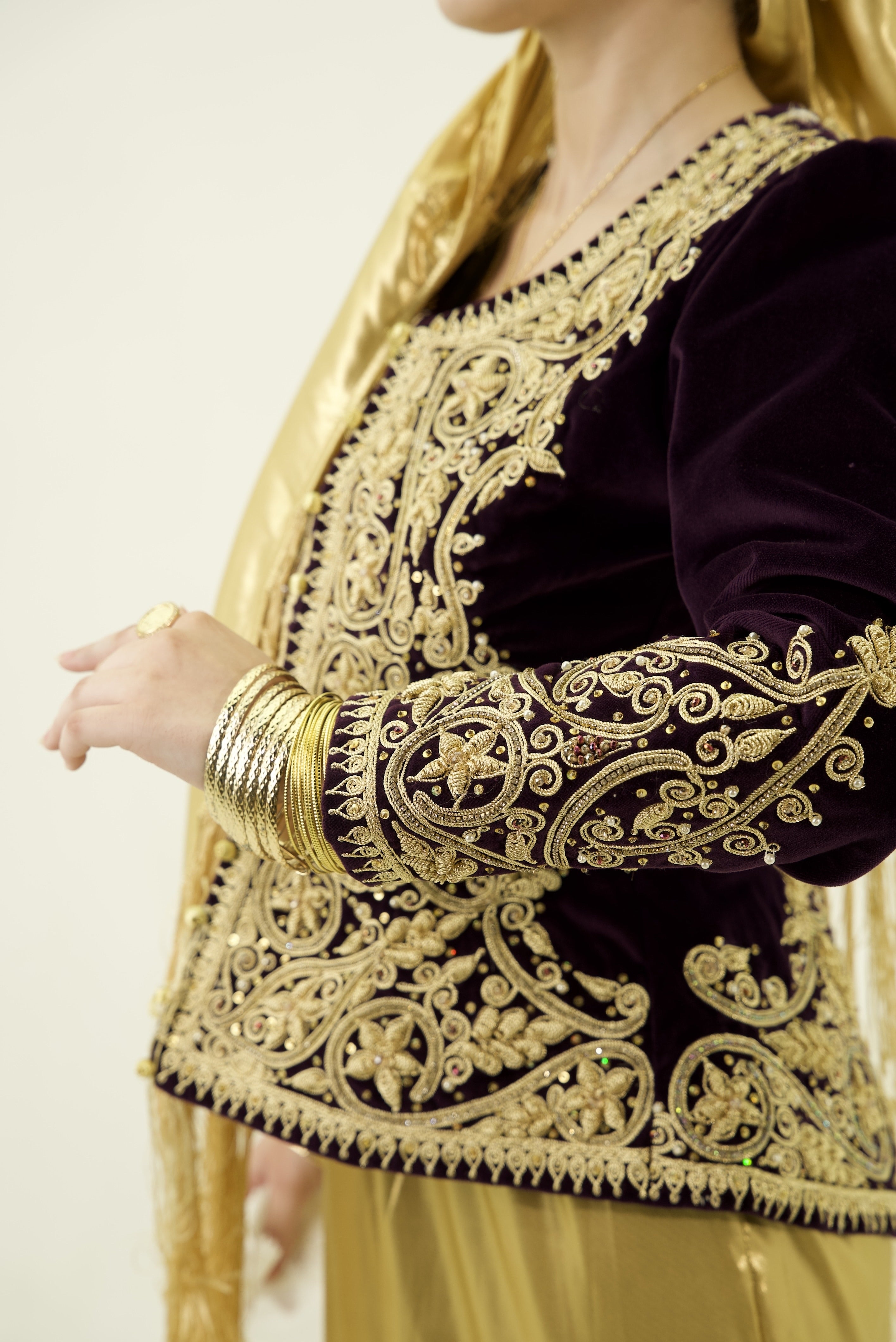 Karako en Velour Aubergine